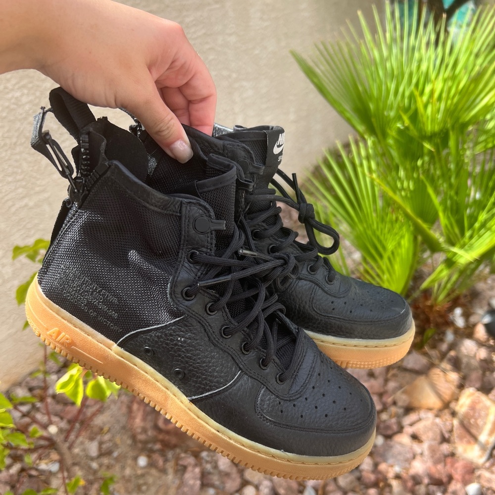 AF1
